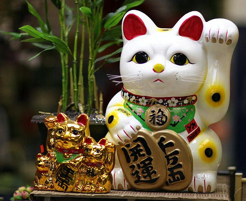 Maneki-Neko-the-lucky-beckoning-cat.jpg