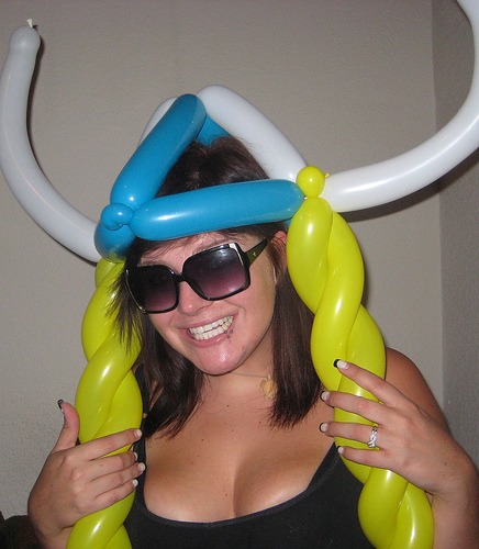 balloon artist balloon animal viking hat