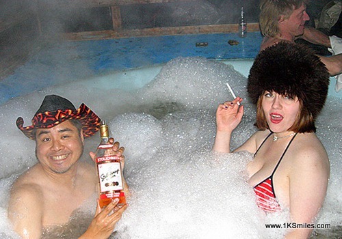 hot tub crazy couple suds 1ksmiles