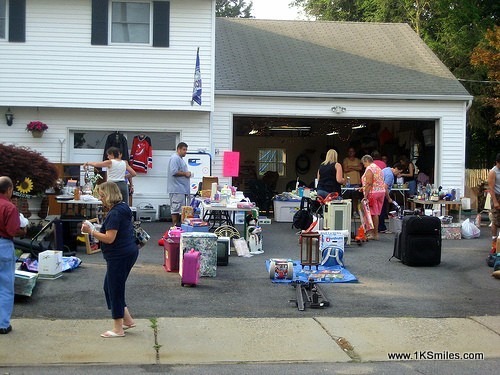 garage sale yard sale white house