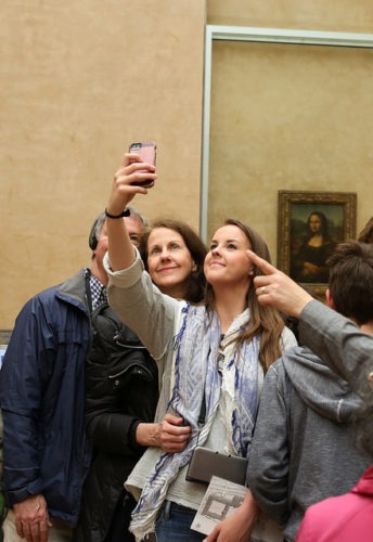 mona lisa selfie stick